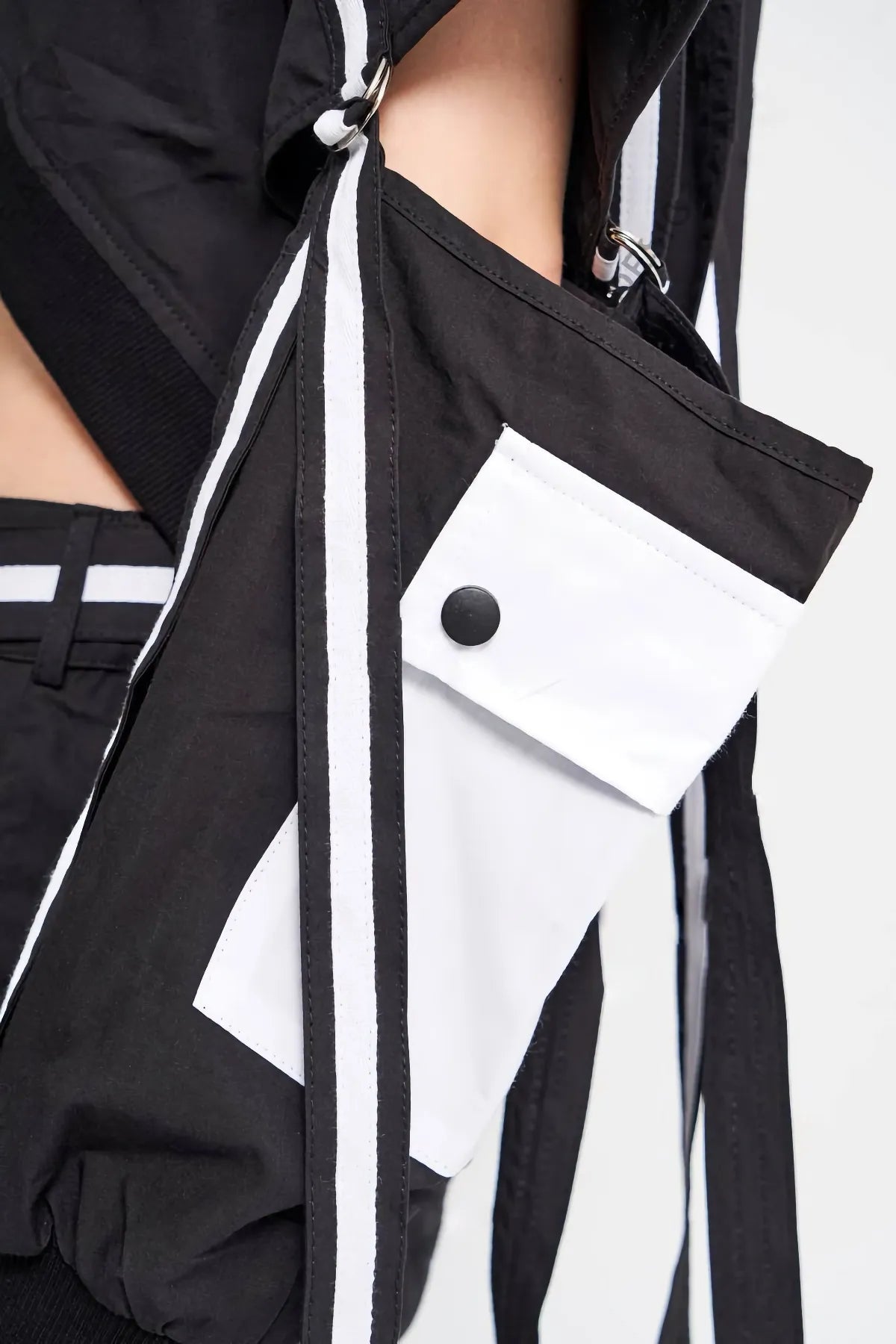  TW3 Jacke in Vokuhila-Form, aus Polyamid, 724, Schwarz, Schick, Modern, Ausgefallen