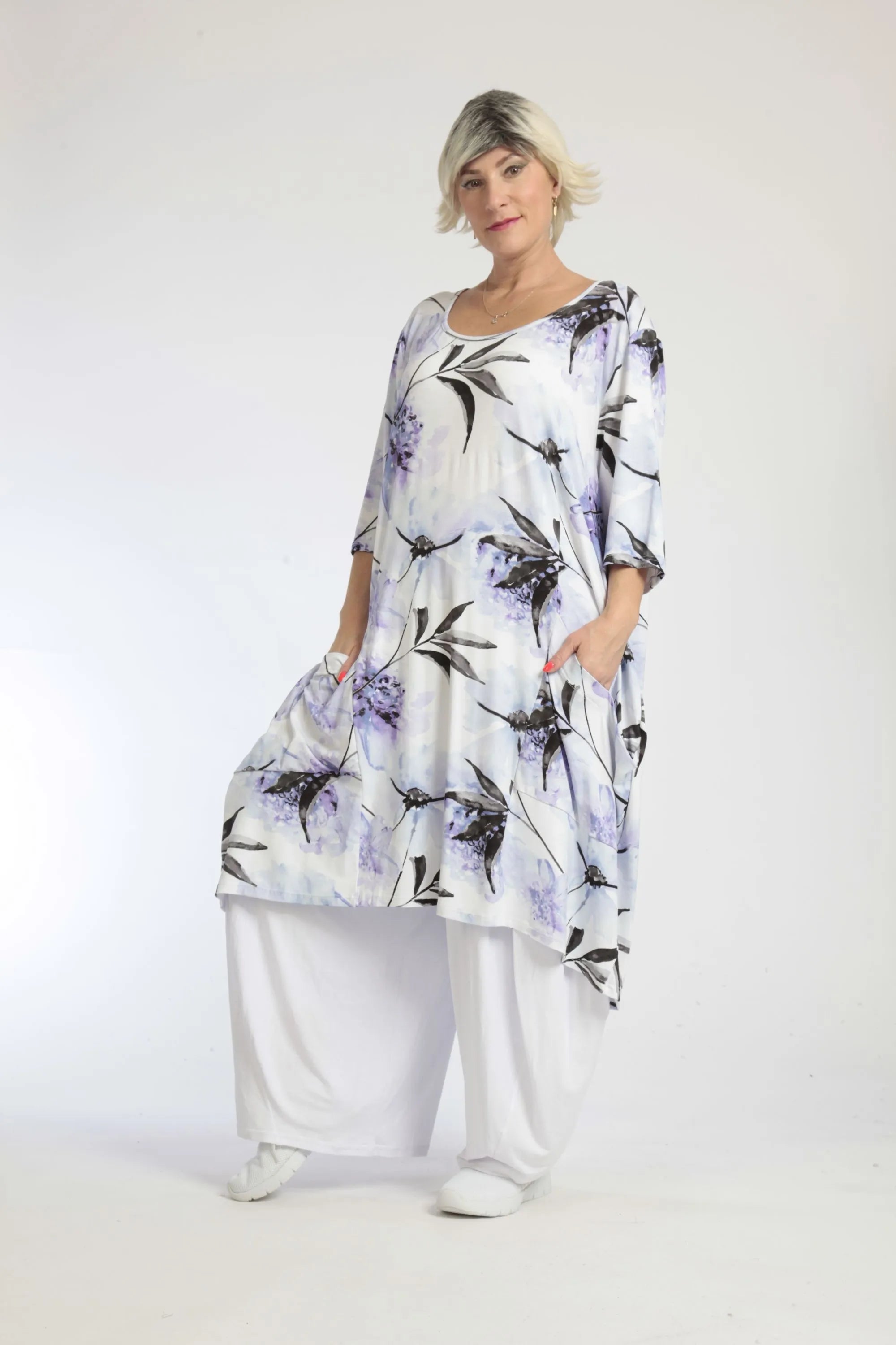  AKH Fashion Kleid in gerader Form, aus Viskose, 1042.06395, Weiß-Flieder, Blumen, Schick