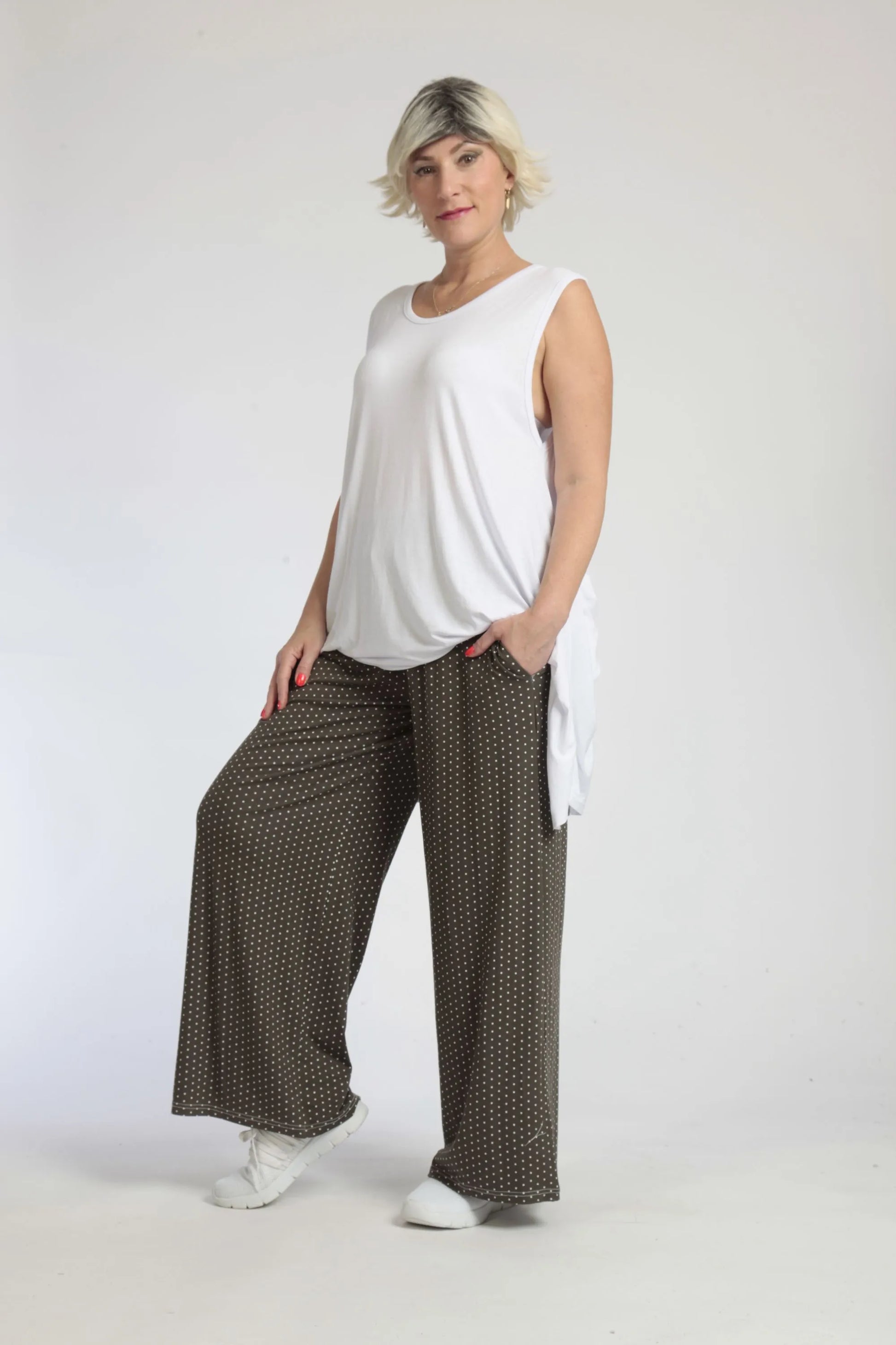  Gerade Hose im Lagenlook aus feiner Viskose mit zeitlosen Punkten für sportlichen Plus Size Stil