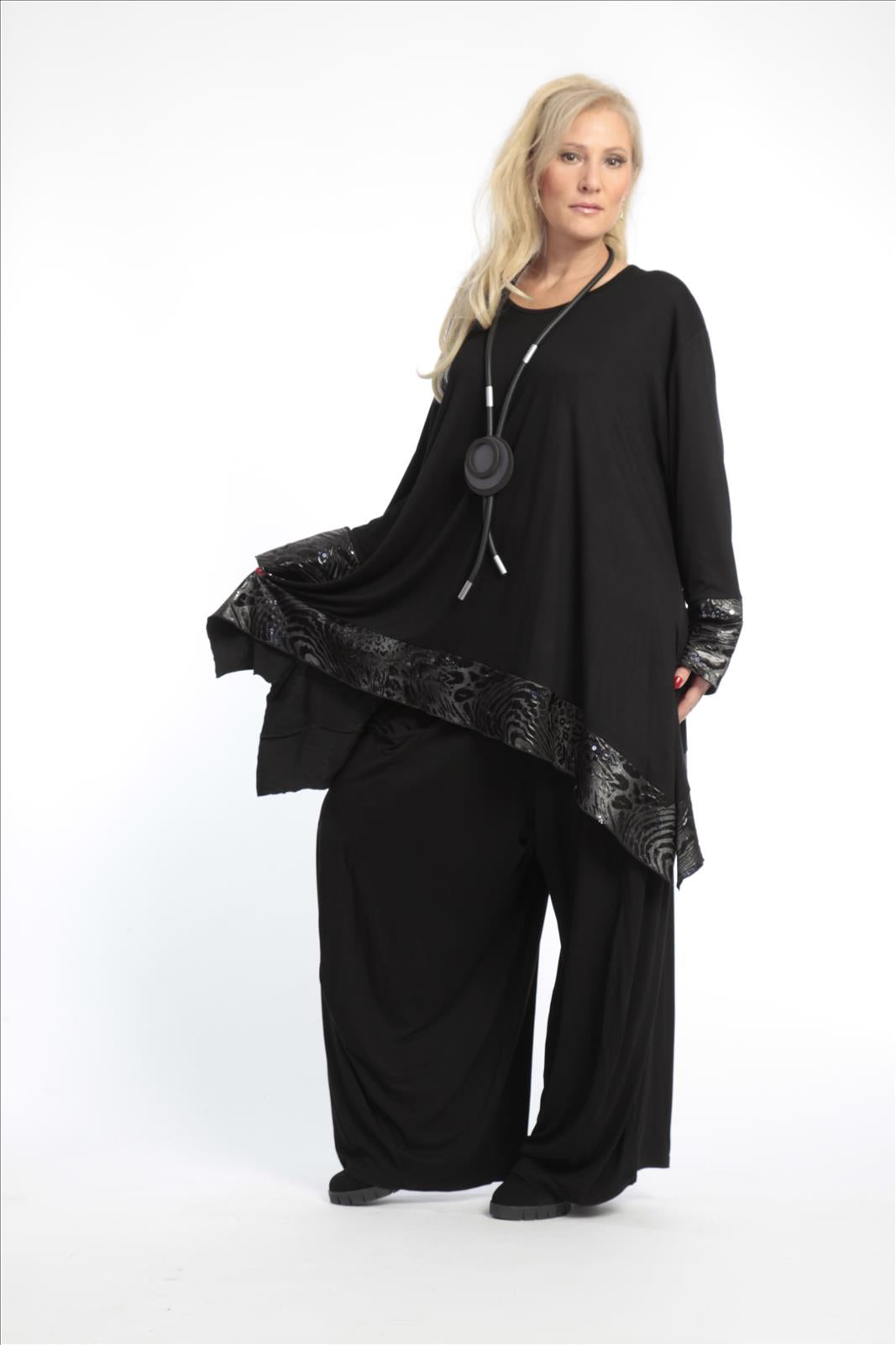  Stylisches Damen A-Form Shirt in Schwarz mit Leopardenmuster für Komfort und Eleganz in großen Größen