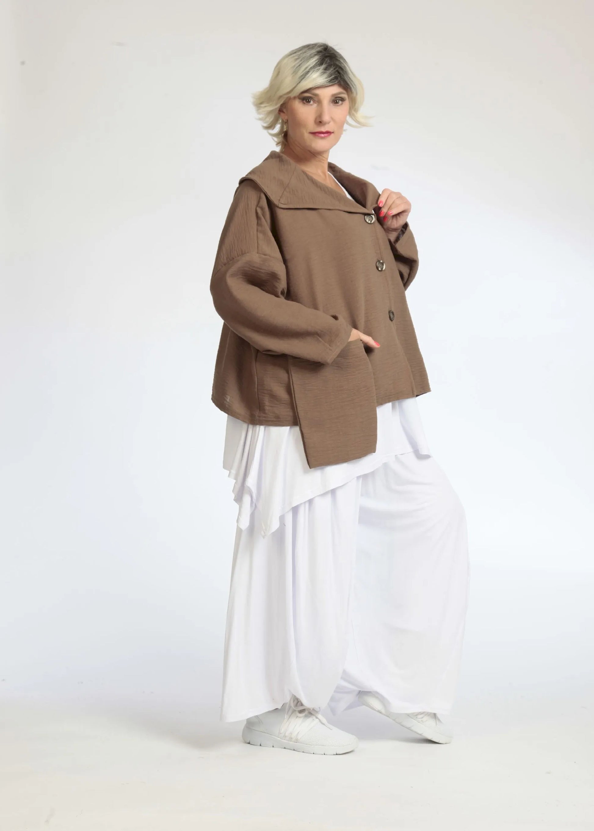  Stylische Plus Size Jacke in elegantem Cognac-Ton aus weicher Viskose in trendiger Leinenoptik