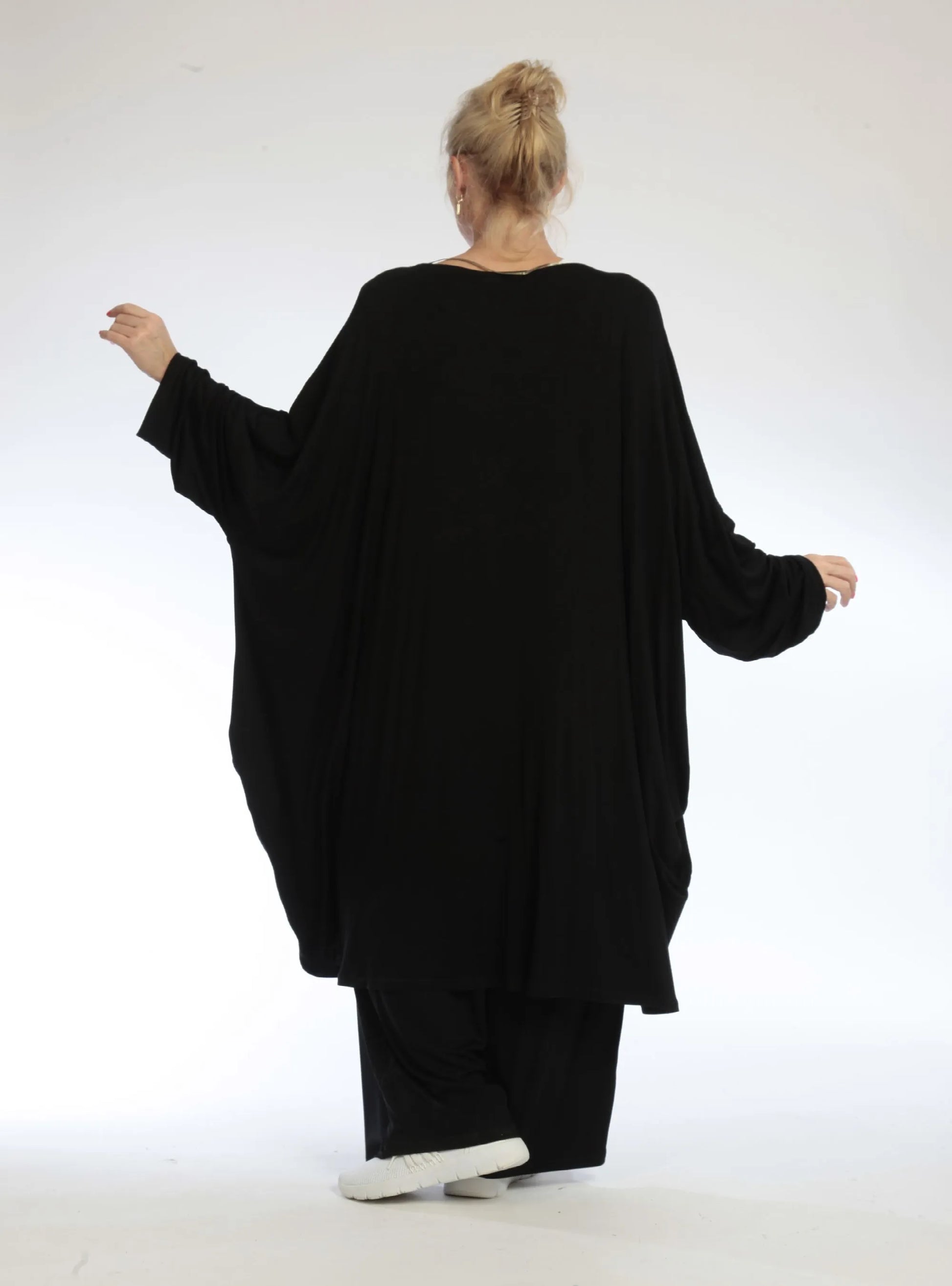  Ballonjacke in elegantem Schwarz aus dehnbarem Jersey für lässigen Stil und hohen Komfort