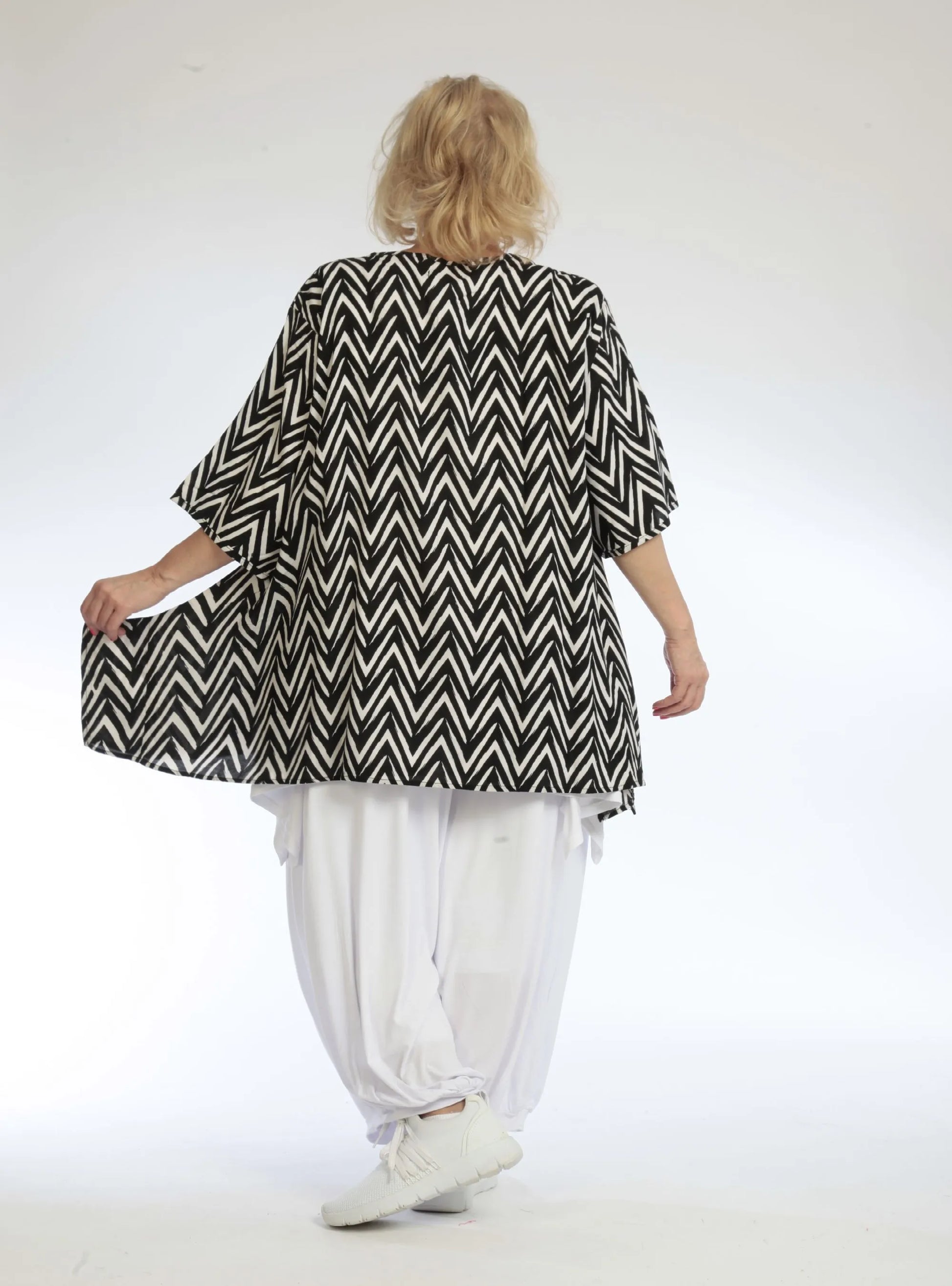  A-Form Shirt mit Aztec-Muster in Schwarz-Weiß für deinen lässigen Oversize-Stil