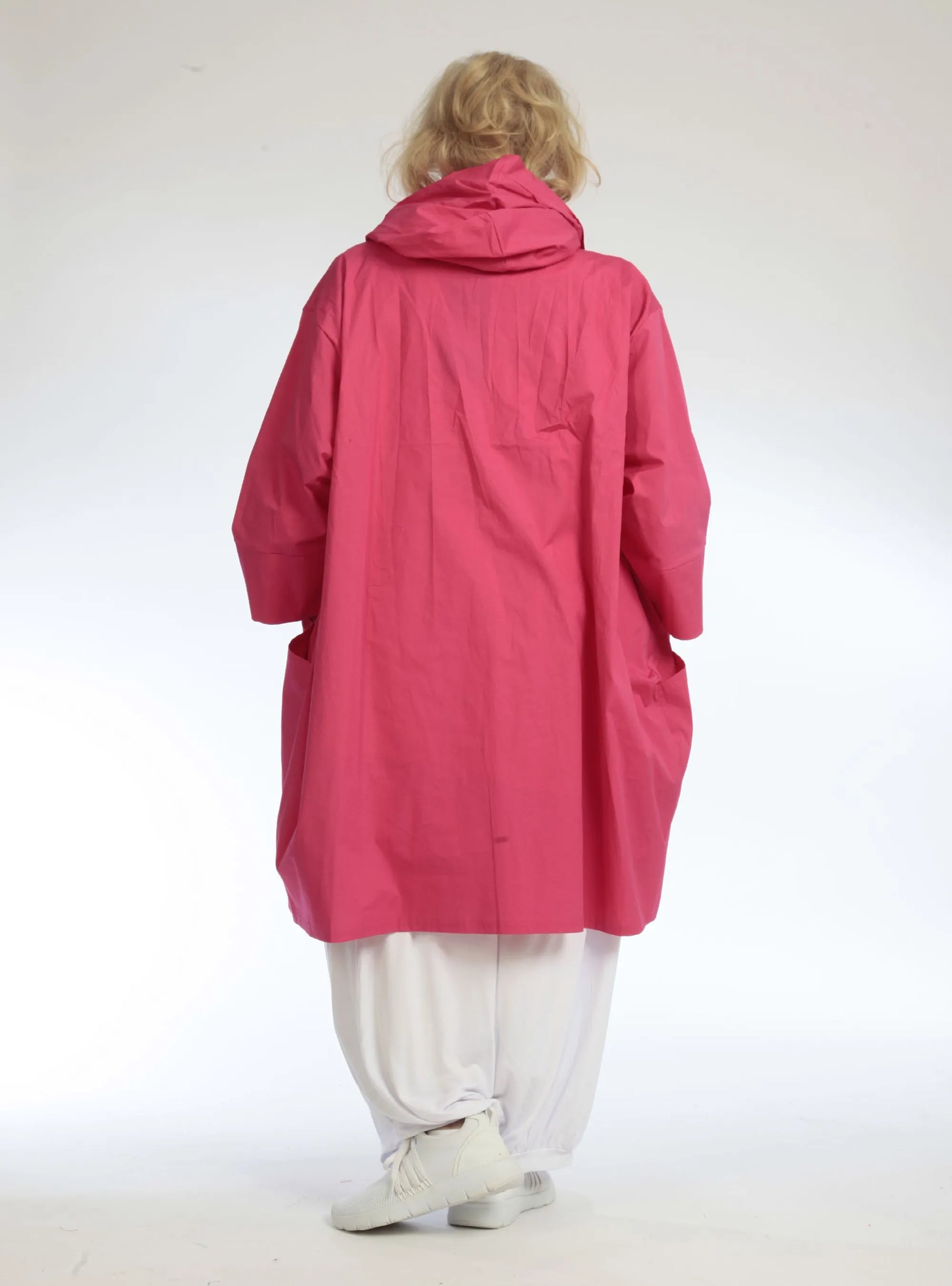  Modische Oversize-Jacke in trendigem Fuchsia mit Lagenlook und Kapuze für Plus Size Styles