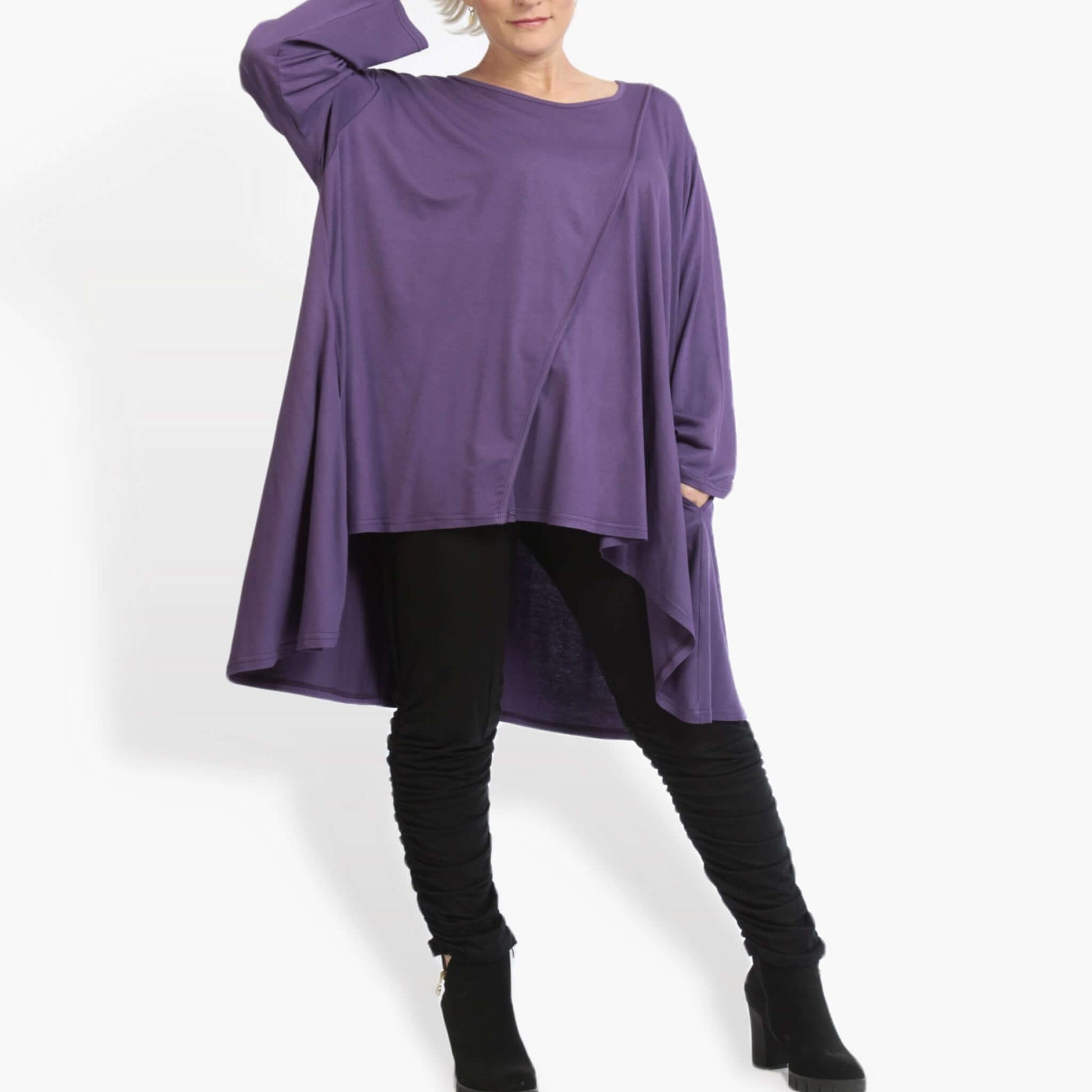  Lässiges Vokuhila-Shirt in elegantem Lila aus leichter Viskose mit praktischen Nahttaschen für Plus Size