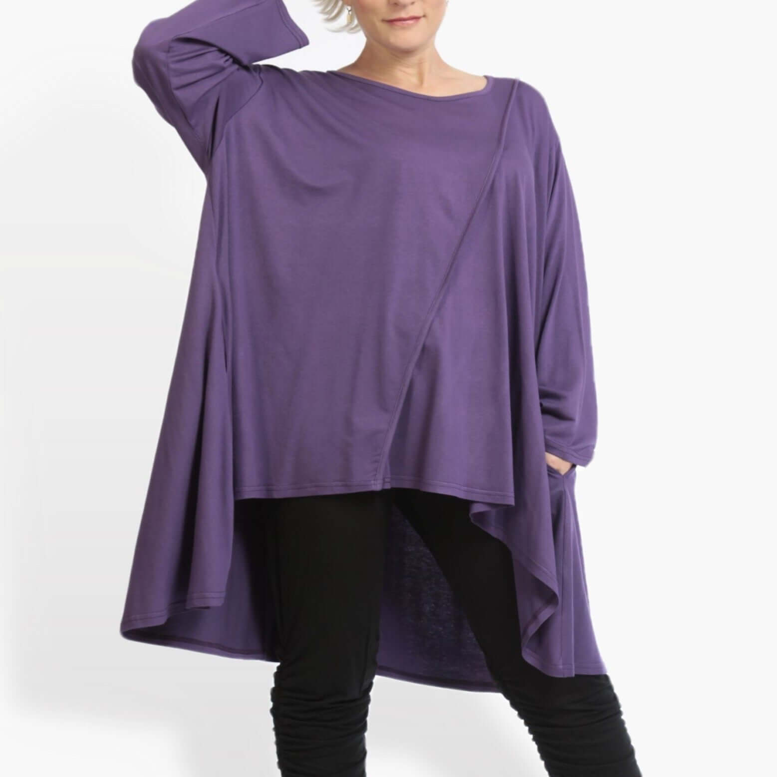  Lässiges Vokuhila-Shirt in elegantem Lila aus leichter Viskose mit praktischen Nahttaschen für Plus Size