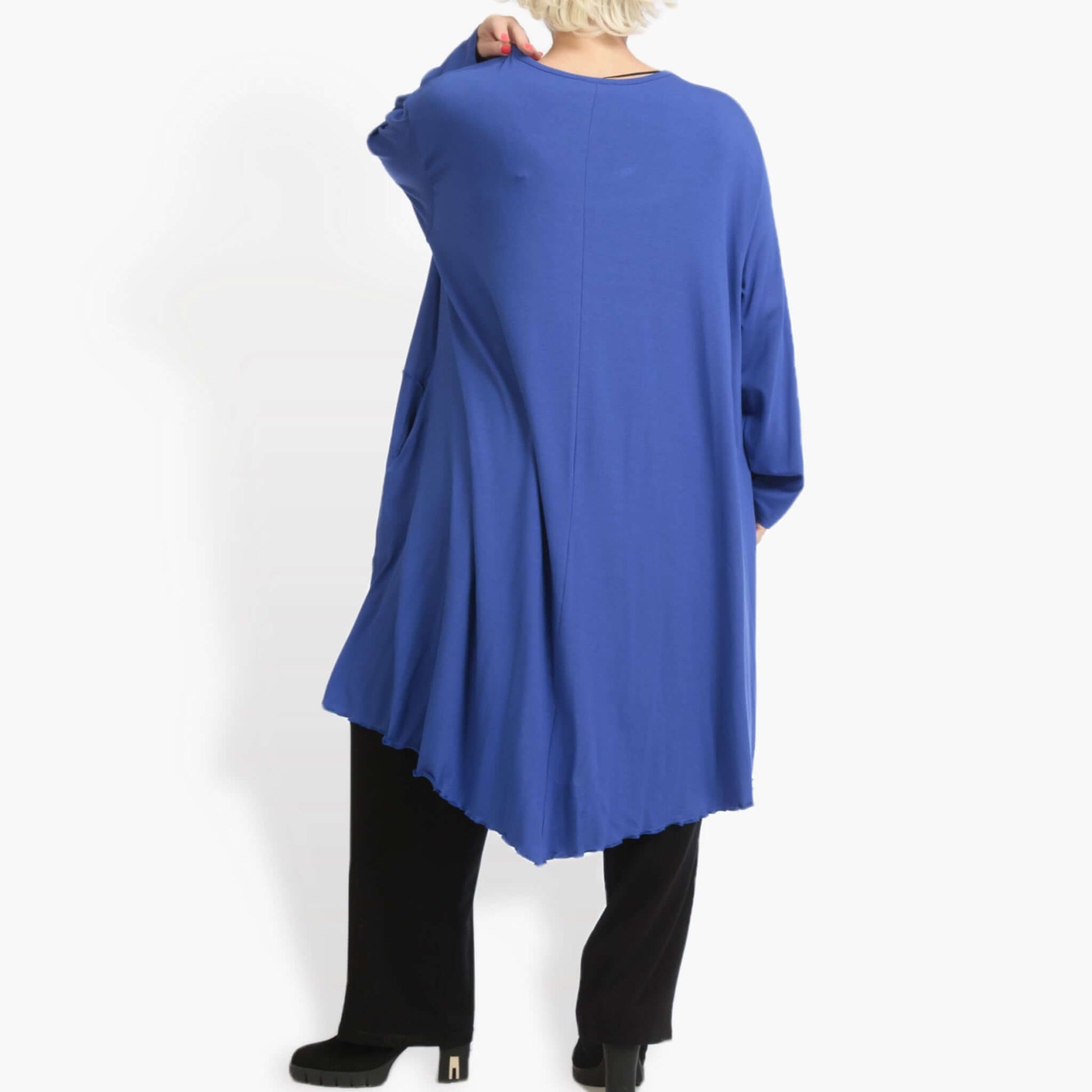  Lässiges Vokuhila-Kleid aus feinem Viskosematerial mit praktischen Seitentaschen, royalblau, Plus Size