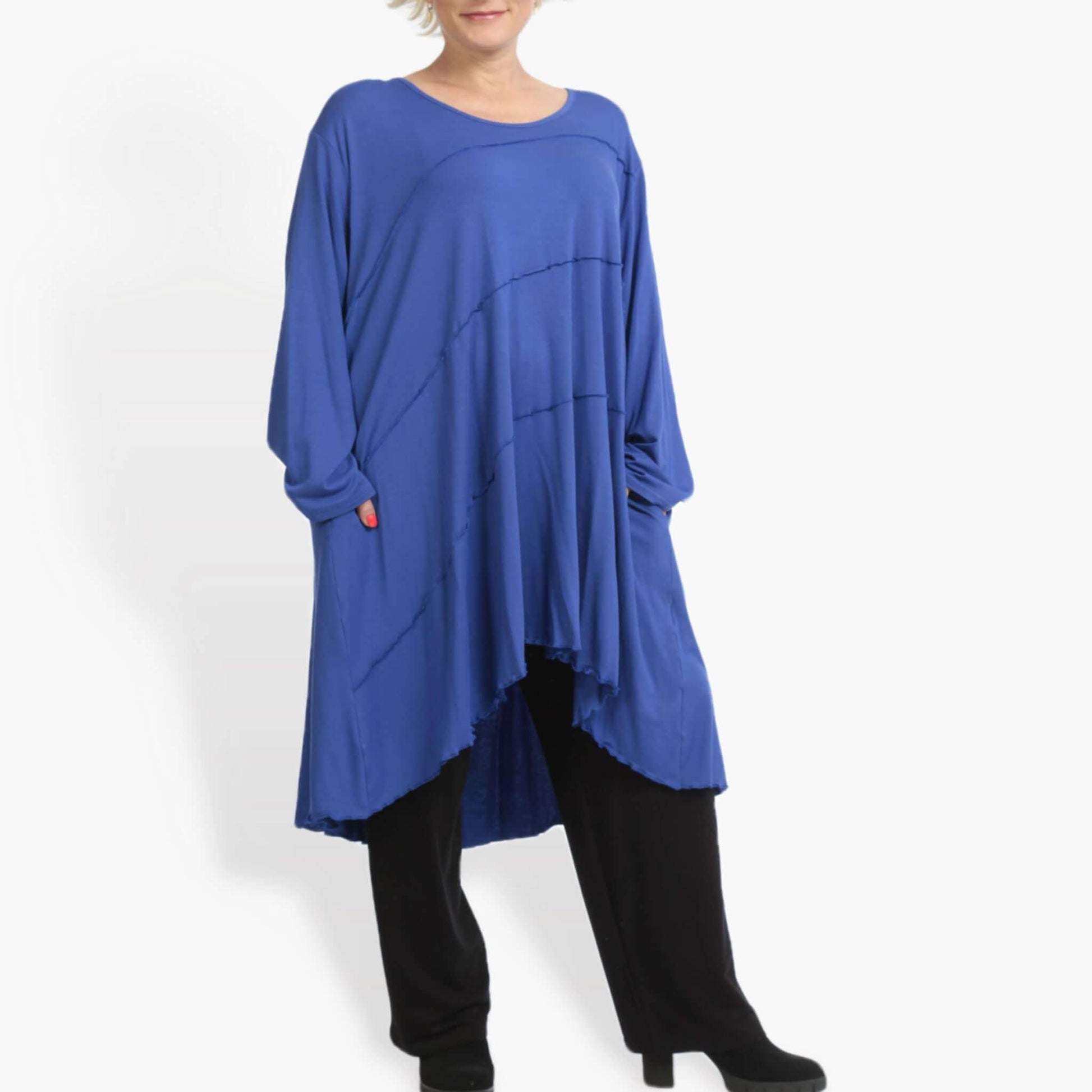  Lässiges Vokuhila-Kleid aus feinem Viskosematerial mit praktischen Seitentaschen, royalblau, Plus Size