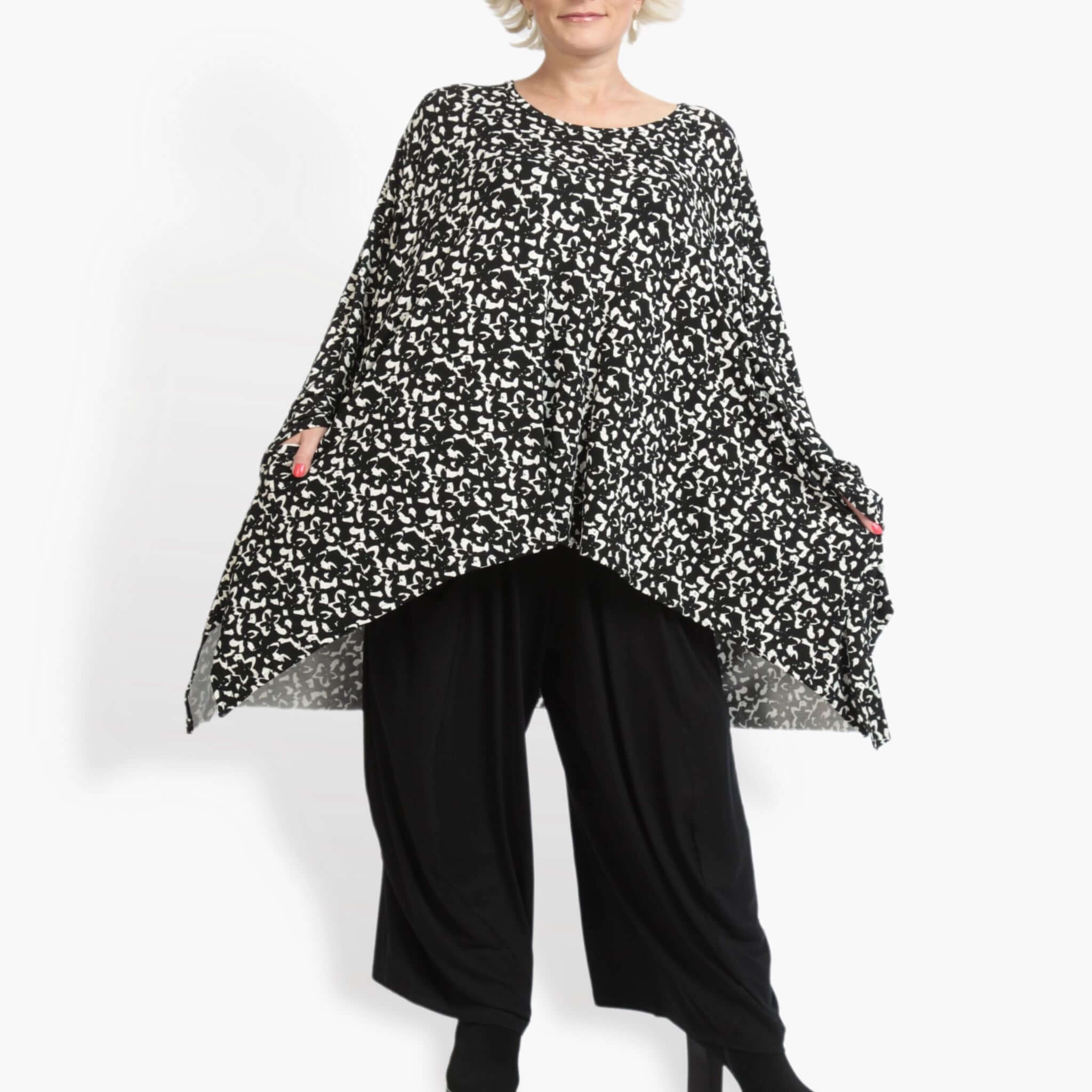  A-Form Bigshirt von AKH Fashion aus Viskose, 0915.06809, Schwarz-Weiß, Blumen, Schick