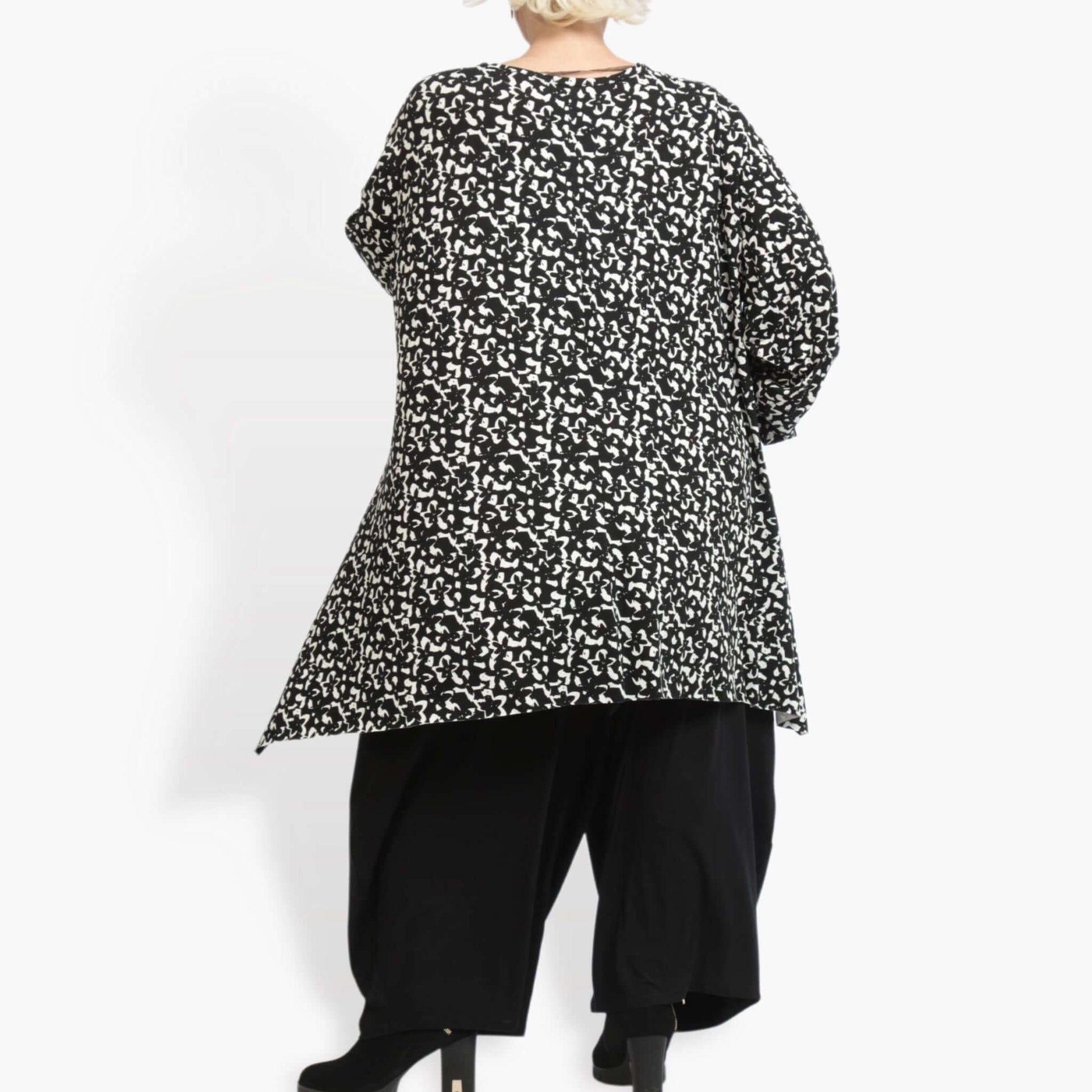  Chicen A-Form Shirt mit Blumenprint in Schwarz-Weiß für lässigen Herbst- und Winterlook