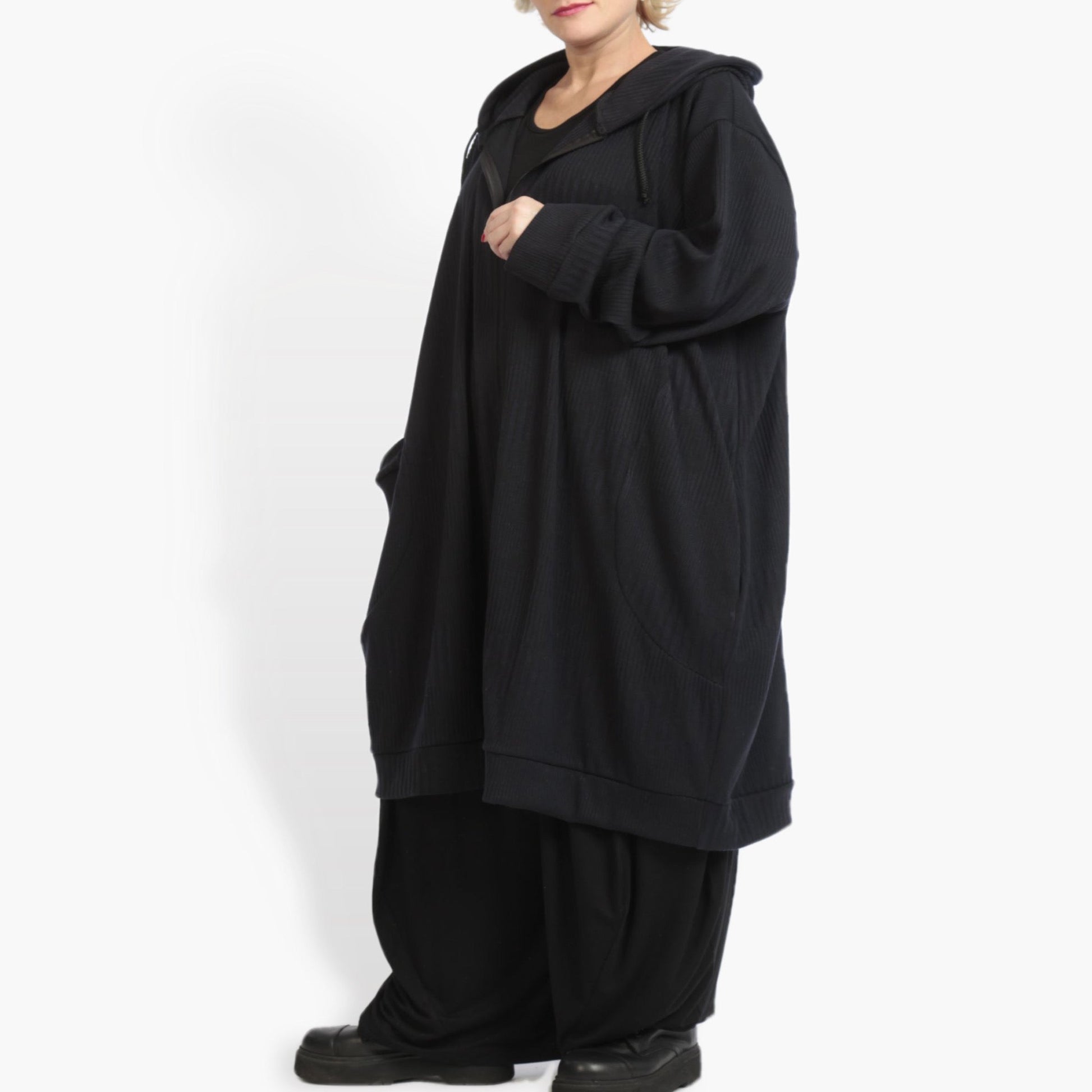  Stylische Oversize Damen Ballonjacke in Dunkelblau mit lässigem Lagenlook für Curvy Frauen