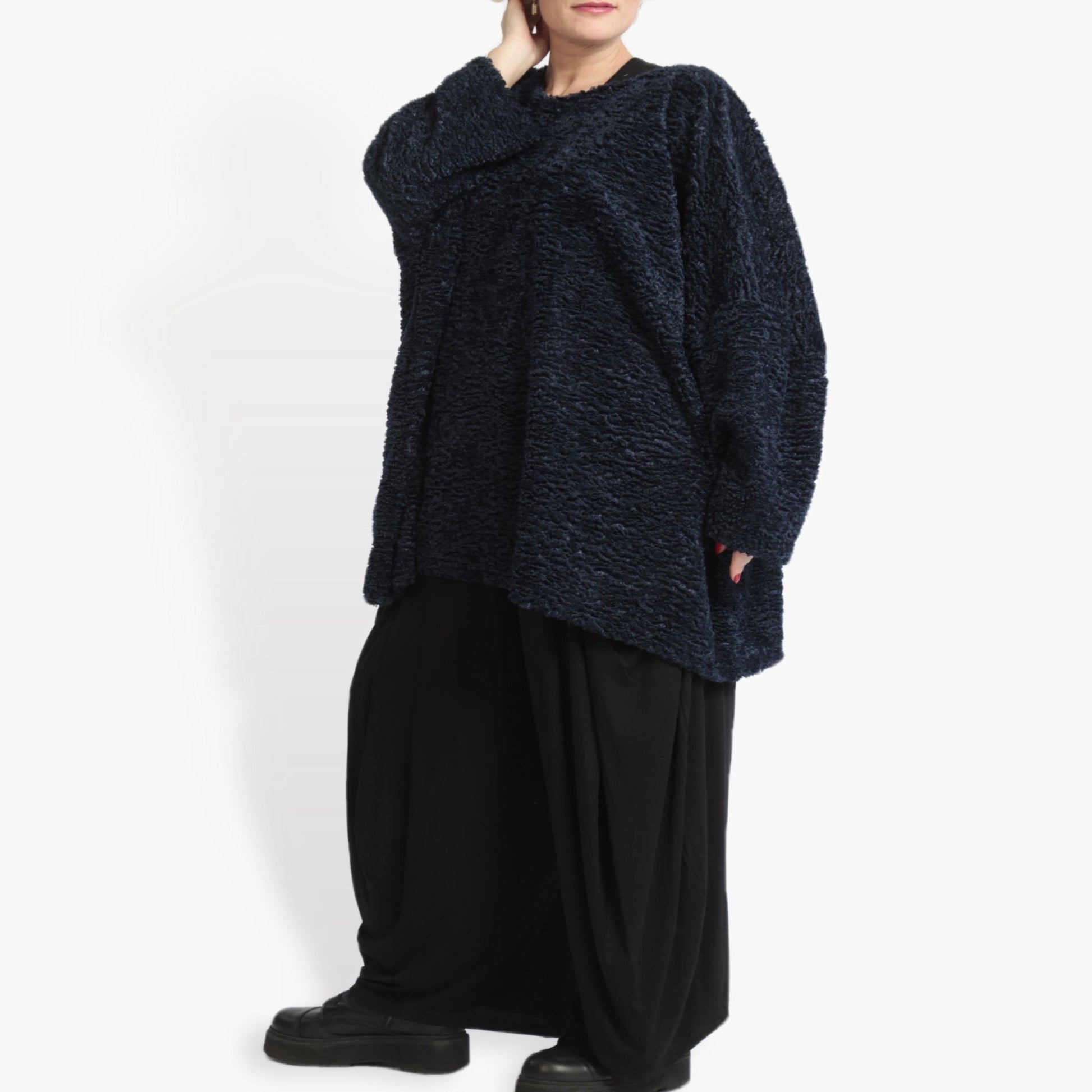  Kastiges Oversize Shirt in unifarbenem Marine für perfekten Tragekomfort im Herbst und Winter